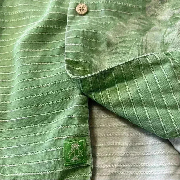 - Tommy Bahama Men’s 100% Silk Button Up Hawaiian Shirt - Picture 4 of 6